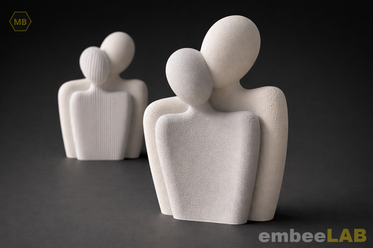 Futari Liebespaar-Skulptur – Detailansicht