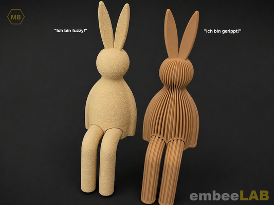 Fuku Osterhase Sitzende Figur mit Textur-Kontrast – Hauptansicht