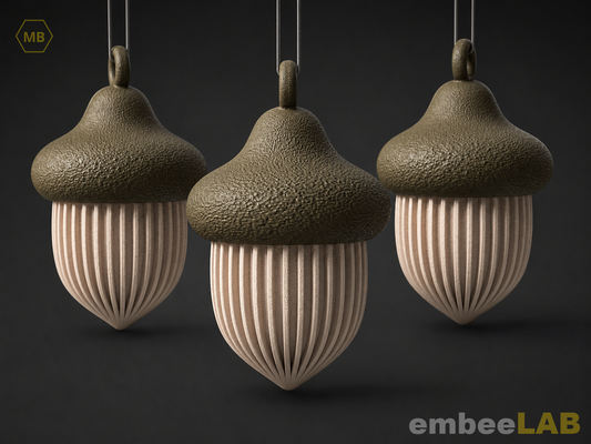 Kashi Eichel-Ornament in Beige mit gerippter Oberflaeche zum Aufhaengen
