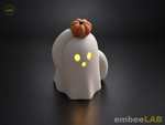 Obake Halloween-Geist mit orangem Kürbis, Augen und Mund leuchten durch ein LED-Licht