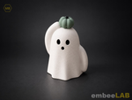 Obake Halloween-Geist in Weiß mit salbeigrünem Kürbis und erhobenem Arm